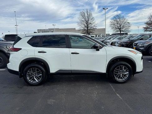 Certified 2025 Nissan Rogue S AWD/4WD image 2