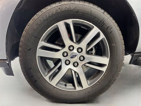 Used 2024 Ford Expedition XLT image 32