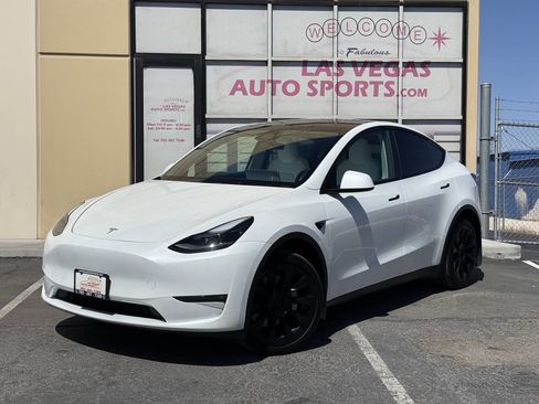 Used 2024 Tesla Model Y Long Range AWD/4WD image 4