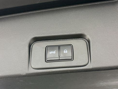 Used 2025 Nissan Rogue SV image 30