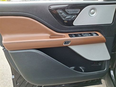 Used 2023 Lincoln Aviator Reserve w/ Equipment Group 201A image 12