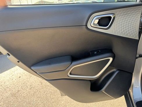 Certified 2023 Kia Soul LX w/ LX Technology Package image 13