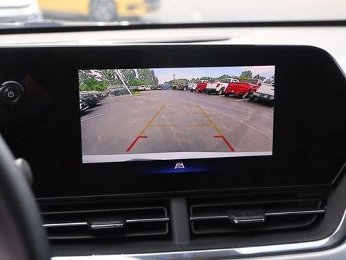 Used 2025 Chevrolet Trax LT w/ LT Convenience Package FWD image 16