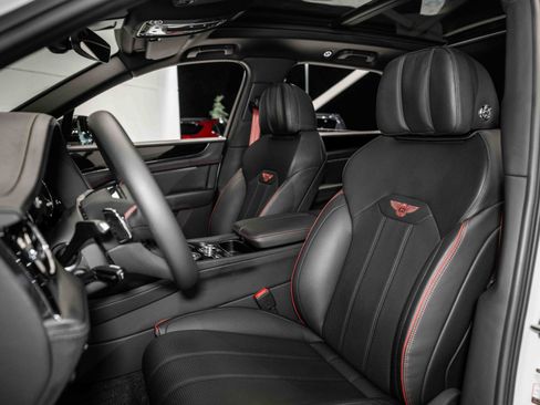 Certified 2022 Bentley Bentayga image 17