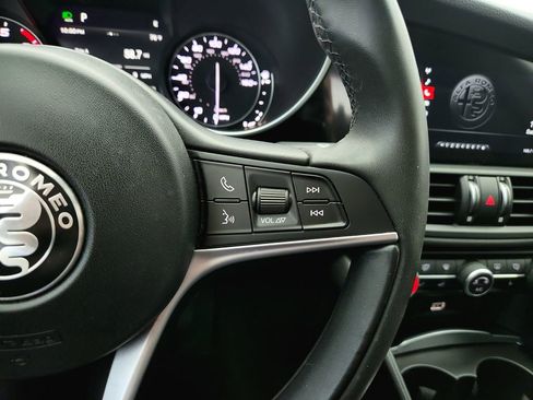 Used 2019 Alfa Romeo Giulia AWD image 19