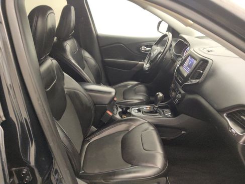 Used 2019 Jeep Cherokee Latitude Plus FWD image 21