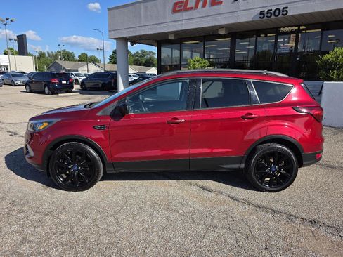 Used 2019 Ford Escape SE FWD image 8