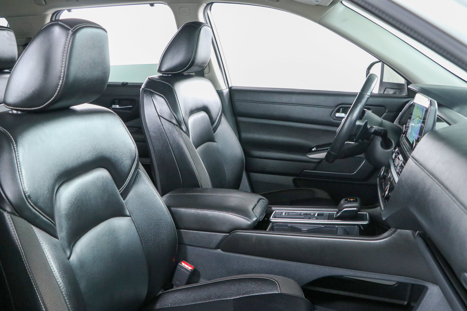 Used 2024 Nissan Pathfinder SL FWD image 27