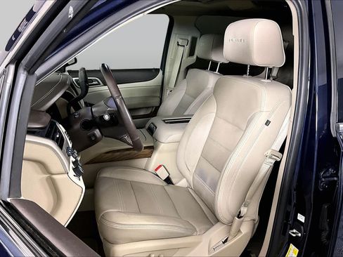 Certified 2020 GMC Yukon Denali w/ Denali Premium Package AWD/4WD image 8