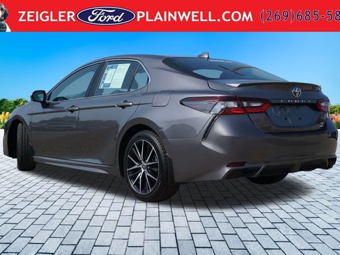 Used 2022 Toyota Camry SE w/ Cold Weather Package AWD/4WD image 3