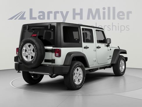 Used 2018 Jeep Wrangler Unlimited Sport S AWD/4WD image 2