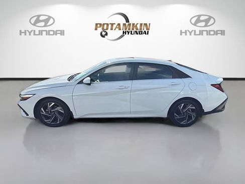 Certified 2025 Hyundai Elantra SEL FWD image 8