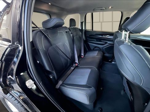 Used 2023 Jeep Grand Cherokee Laredo w/ Luxury Tech Group I image 28