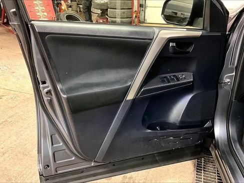 Used 2015 Toyota RAV4 LE image 19