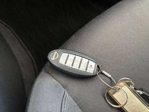 Used 2025 Nissan Altima 2.5 SV FWD image 21