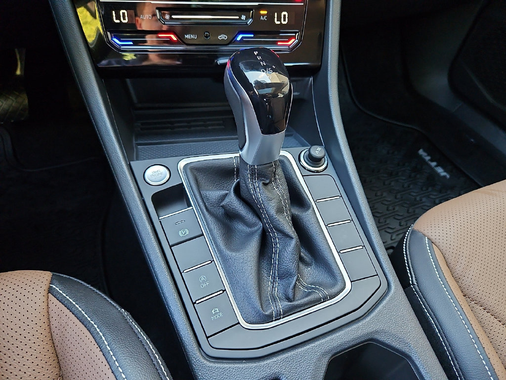 Certified 2026 Volkswagen Jetta SEL FWD image 15