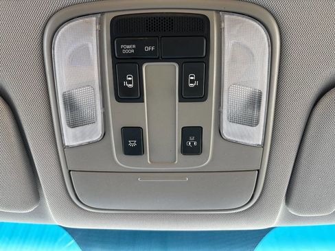Used 2016 Kia Sedona LX w/ LX Essentials Premium Package image 25