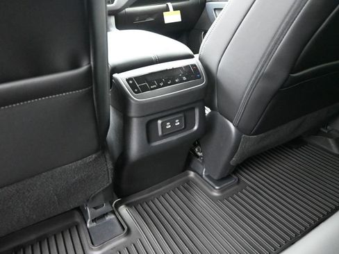 New 2026 Nissan Pathfinder SL image 14