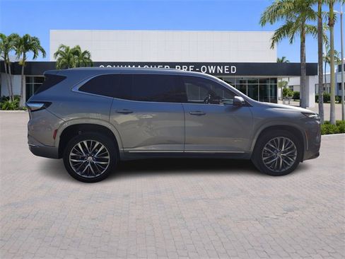 Used 2025 Buick Enclave Avenir image 8