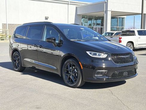 New 2026 Chrysler Pacifica Limited w/ S Appearance Package FWD image 14
