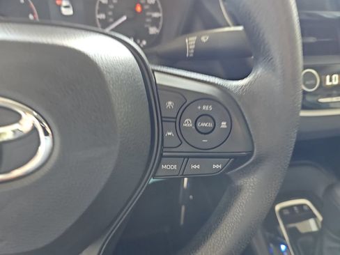 Used 2025 Toyota Corolla LE FWD image 18