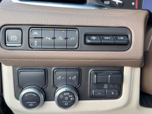 Used 2021 GMC Yukon XL Denali w/ Denali Ultimate Package image 21