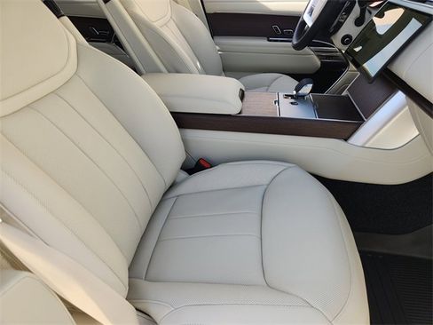 New 2026 Land Rover Range Rover SE image 9