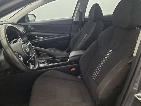 Used 2025 Hyundai Elantra SEL FWD image 17