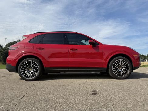 Used 2021 Porsche Cayenne AWD/4WD image 39