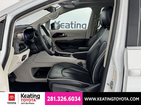Used 2023 Chrysler Pacifica Limited FWD image 14