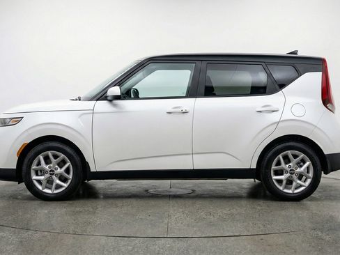 Used 2025 Kia Soul LX w/ LX Technology Package image 5
