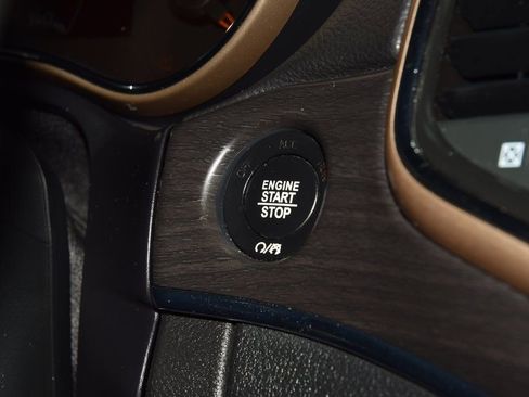 Used 2017 Jeep Grand Cherokee Limited image 35