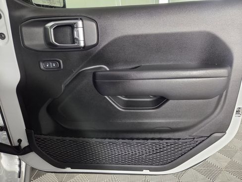 Certified 2025 Jeep Wrangler Unlimited Rubicon image 16