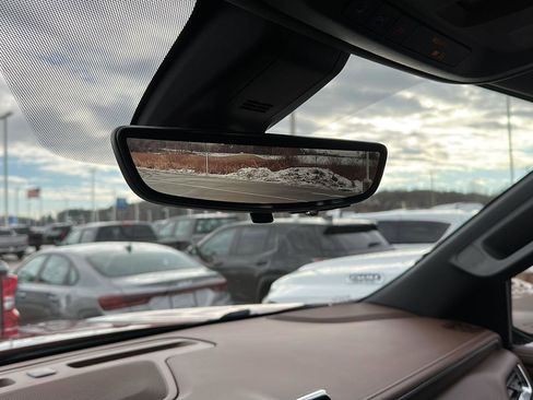 Used 2022 Chevrolet Suburban High Country image 43