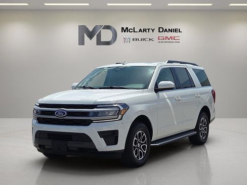 Used 2022 Ford Expedition XLT AWD/4WD image 3