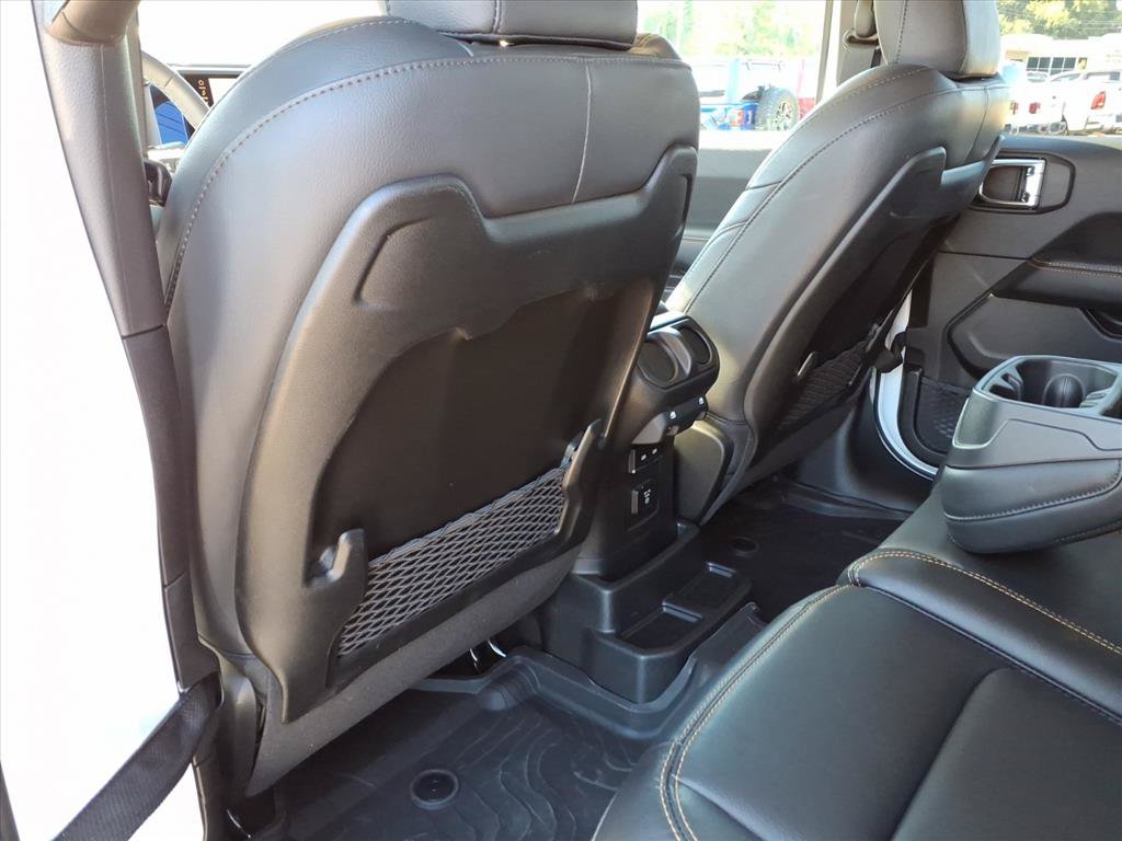 Used 2025 Jeep Wrangler Unlimited Sahara AWD/4WD image 15