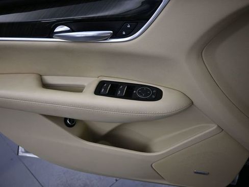 Used 2019 Cadillac XT5 AWD image 38