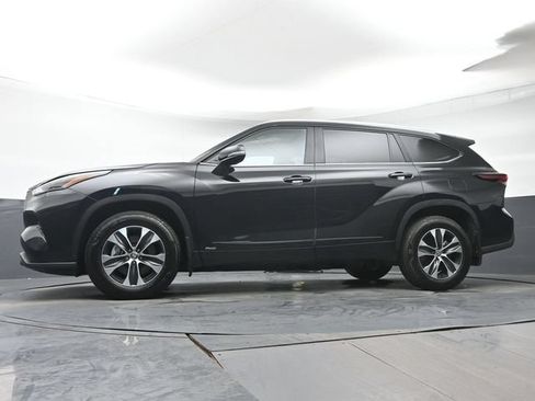 Certified 2026 Toyota Highlander XLE w/ Protection Package #3 (TMS) AWD/4WD image 36