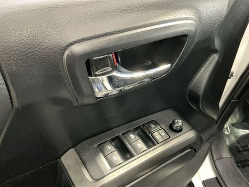 Used 2019 Toyota Tacoma TRD Off-Road image 16