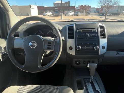 Used 2011 Nissan Frontier SV image 19
