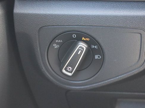 Used 2022 Volkswagen Atlas Cross Sport SEL image 17