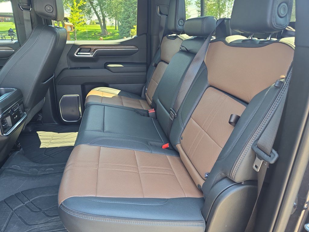 Used 2023 Chevrolet Silverado 1500 High Country w/ High Country Premium Package AWD/4WD image 26