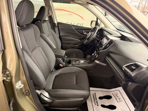 Used 2022 Subaru Forester Premium image 25