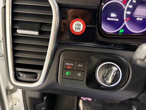 Used 2022 Porsche Cayenne image 29