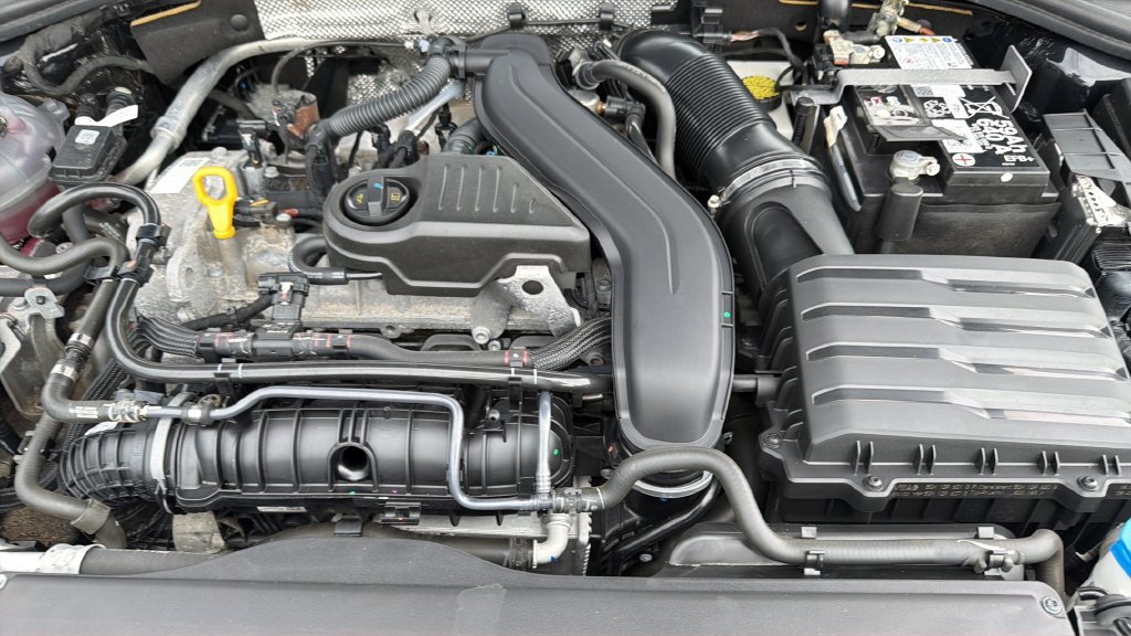 Certified 2025 Volkswagen Jetta Sport FWD image 30