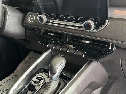 New 2024 Chevrolet Colorado LT w/ LT Convenience Package III image 14