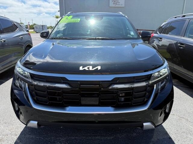 Used 2024 Kia Seltos SX AWD/4WD image 2