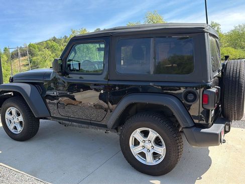Used 2022 Jeep Wrangler Sport AWD/4WD image 6