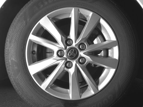 Used 2025 Toyota Camry LE image 13