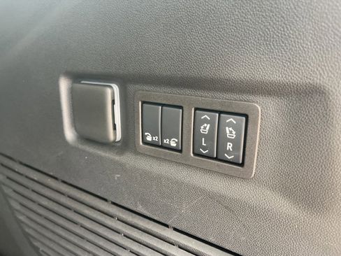 New 2025 Chevrolet Suburban Premier image 15